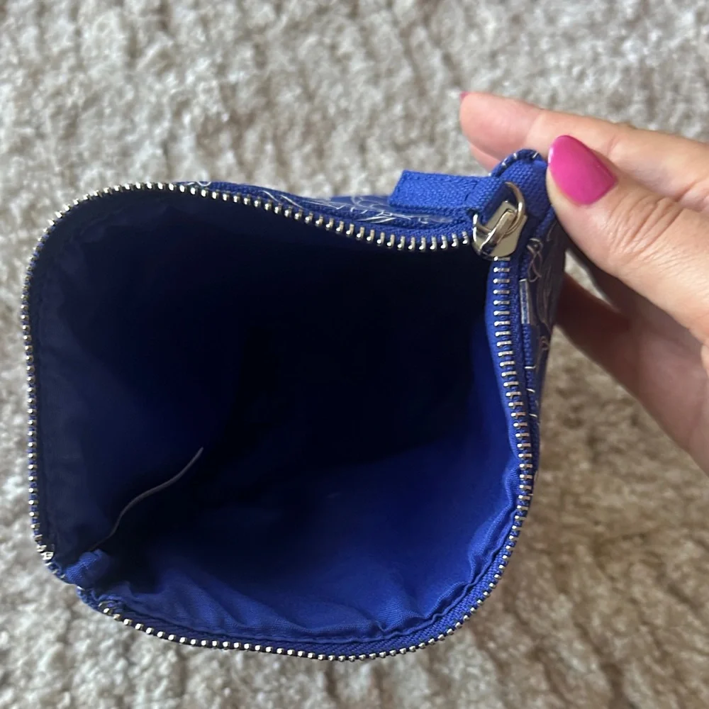 New Kiehls cosmetic pouch with zipper